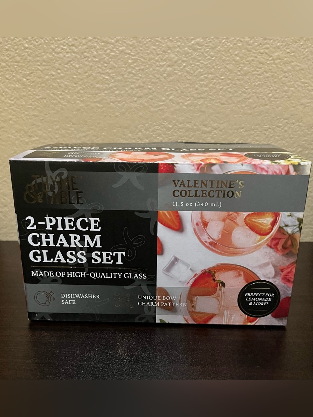Brand New Thyme & Table 2-Piece Charm Red Bows Glass Set